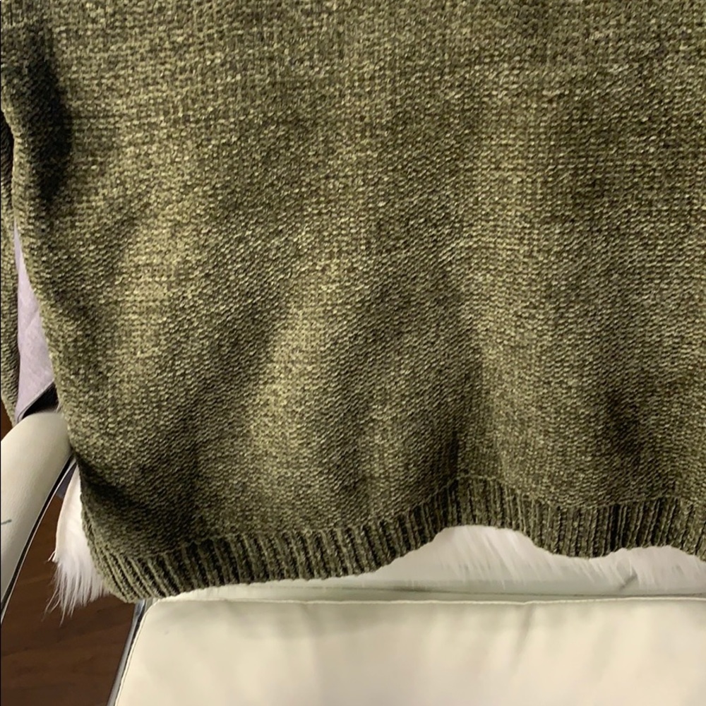 Sweater - Picture 4 of 4